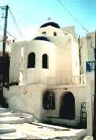 Kerk/telefooncel in Egiali