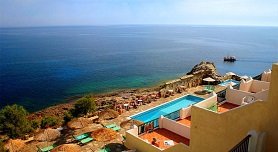 Ikaria, Cavos Bay Hotel