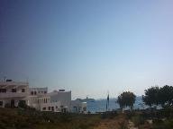 Een boot onderweg naar de haven van Tourlos