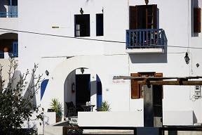 Angelos Rooms, Iraklia
