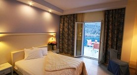 Dolphin Bay Hotel , Galissas Beach, Syros
