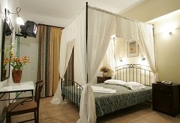 Hotel Brazzera, Finikas, Syros